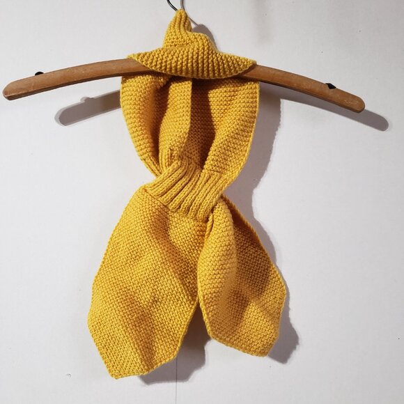 Vintage mustard yellow handmade Knit Scarf, knot tie - Picture 4 of 4